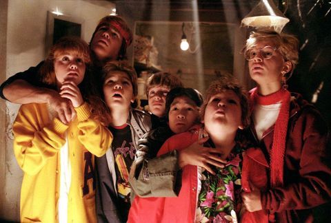 Kerri Green, Josh Brolin, Corey Feldman, Sean Astin, Jonathan Ke Quan, Jeff Cohen și Martha Plimpton în Goonies, 1985